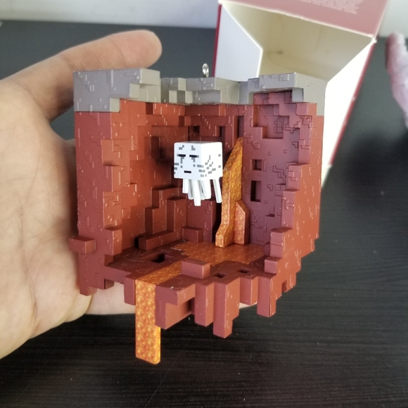 The Nether MINECRAFT NEW NM Box Hallmark 2020 Ornament Game Lavafalls PIXAL Game - Picture 13 of 14